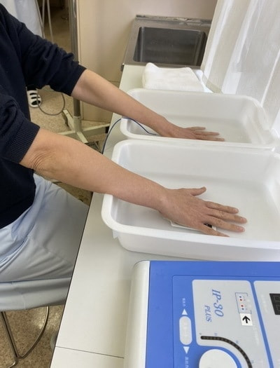 イオントフォレーシス